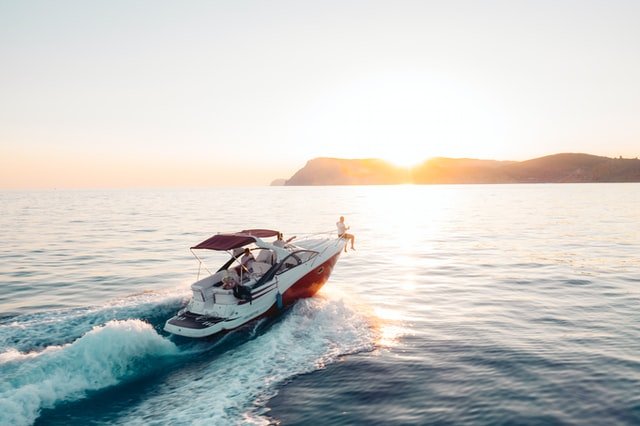 Rent a yacht for your graduation trip to Los Cabos